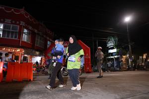 BIB: 4522
                            <button type="button" onclick="openModal(26263948)" class="btn btn-primary btn-sm float-right btn-popup" data-toggle="modal" data-target=".modal-high-quality">
                        <i class="fas fa-shopping-cart"></i> Add to Cart
                    </button>
                                            <button type="button" onclick="isThisMe(26263948, true)" class="btn btn-success btn-sm float-right btn-popup btn-isme hidden" data-toggle="tooltip" data-placement="bottom" title="นี่คือรูปของคุณใช่ไหม คลิกที่นี่เพื่อเอาเข้าอัลบั้ม">
                        <i class="fas fa-plus"></i> Add to album
                    </button>
                    <button type="button" onclick="isThisMe(26263948, false)" class="btn btn-warning btn-sm float-right btn-popup btn-isnotme hidden">
                        <i class="fas fa-ban"></i> Remove from album
                    </button>